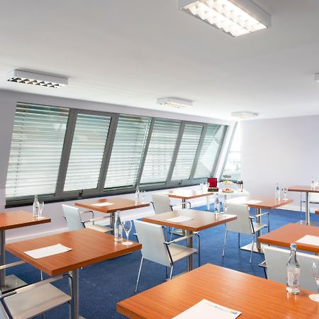 Holiday Inn Express Lisbon Airport By Ihg Portela  Perniagaan gambar