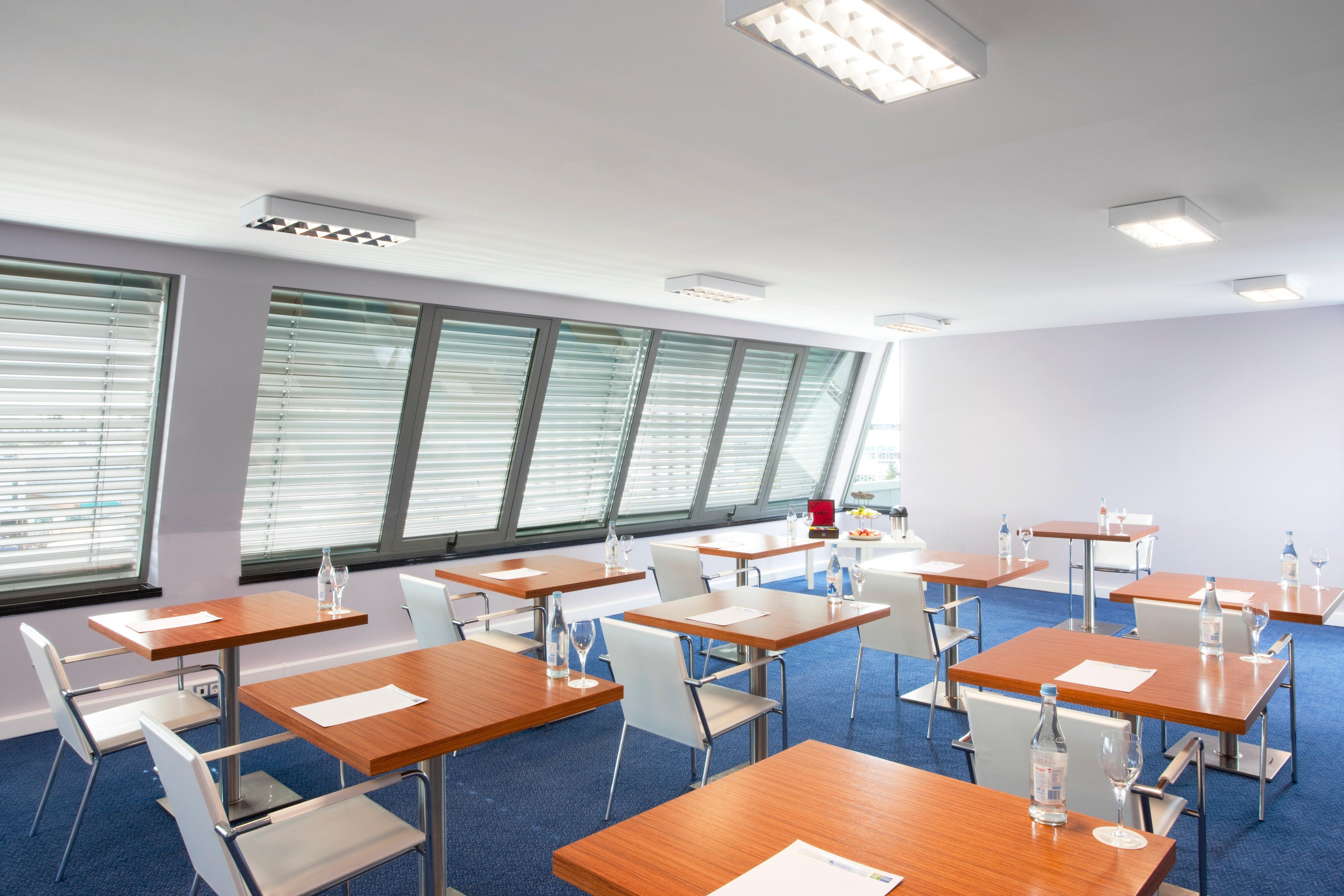 Holiday Inn Express Lisbon Airport By Ihg Portela  Perniagaan gambar